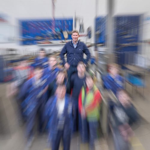 Herr Barghorn mit azubis für "das Handwerk-Magazin", 2/2020